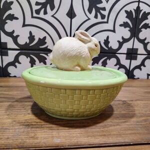 Hallmark Easter Bunny Ceramic Candy Dish Green Basket Weave Lidded Bowl 1DMP1239